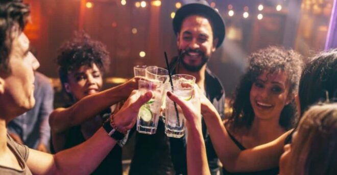 London: NYE Silver Sockeye on River Thames With Live Band - Arrival and Departure