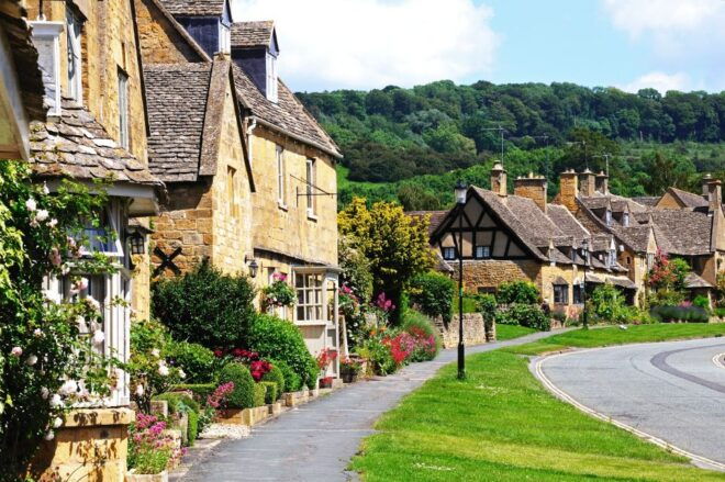 London: Oxford, Stratford, Cotswolds, and Warwick Day Trip - Scenic Drive Through the Cotswolds