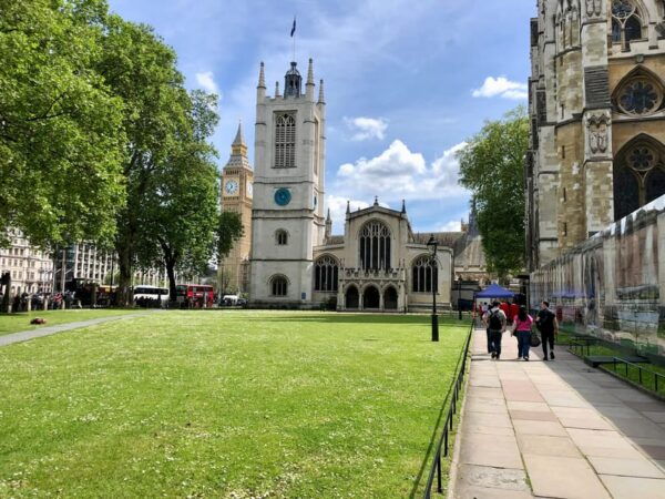 London: Parliament, Palaces, Parks & Piccadilly Walking Tour - Meeting Point and Getting There