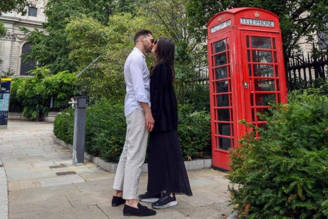 London: Private 2-Hour Professional Photo Shoot at Landmarks - Nearest Tube Station