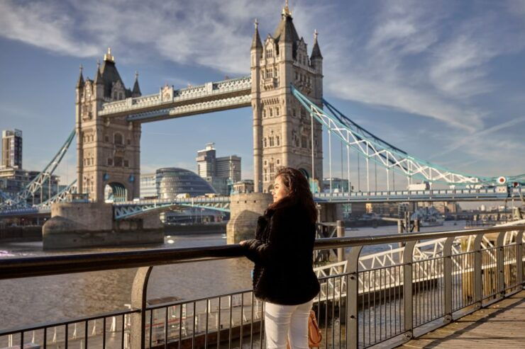 London: Private 30-Minute Photo Shoot at Tower Bridge - Experience Highlights