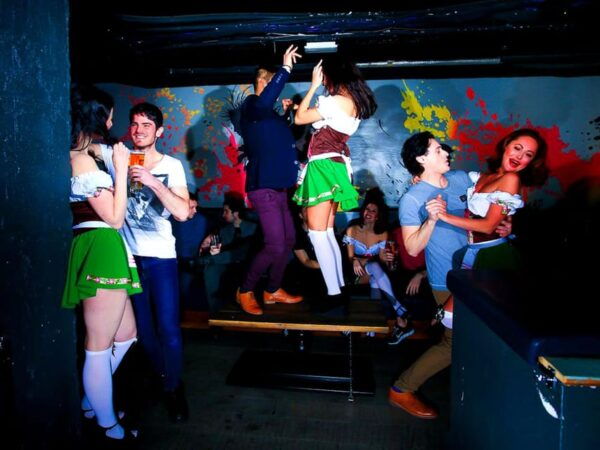 London: Private Bar Maid-led Pub Crawl - Frequently Asked Questions