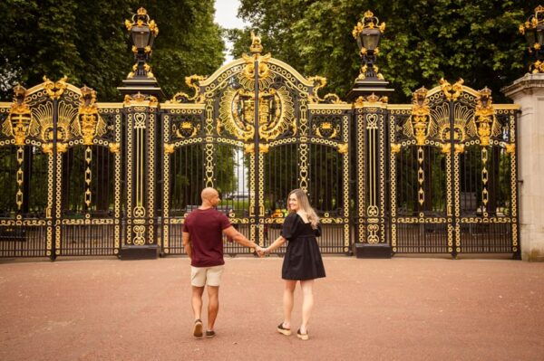 London: Private Couples Photography Session With Landmarks - Photo Delivery and Rescheduling Policy