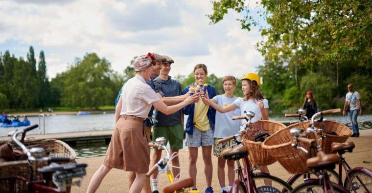 London: Private Family Guided Bike Tour with Childseats - The Bikes & Safety