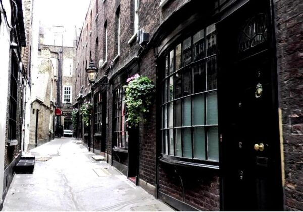 London: Private Family Harry Potter Movie Locations & Cruise - Preparing for the Tour