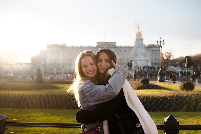 London : Private Photoshoot Outside Buckingham Palace - Pricing and Booking Details