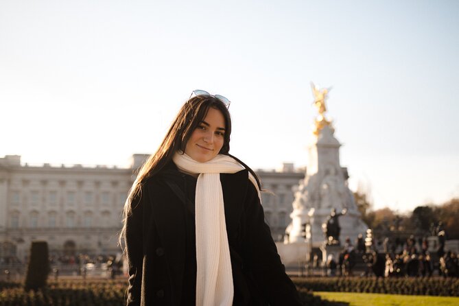 London : Private Photoshoot Outside Buckingham Palace - The Sum Up