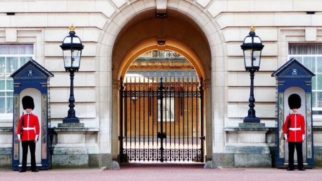 London: Private Royal Tour With Changing of the Guard - The Sum Up