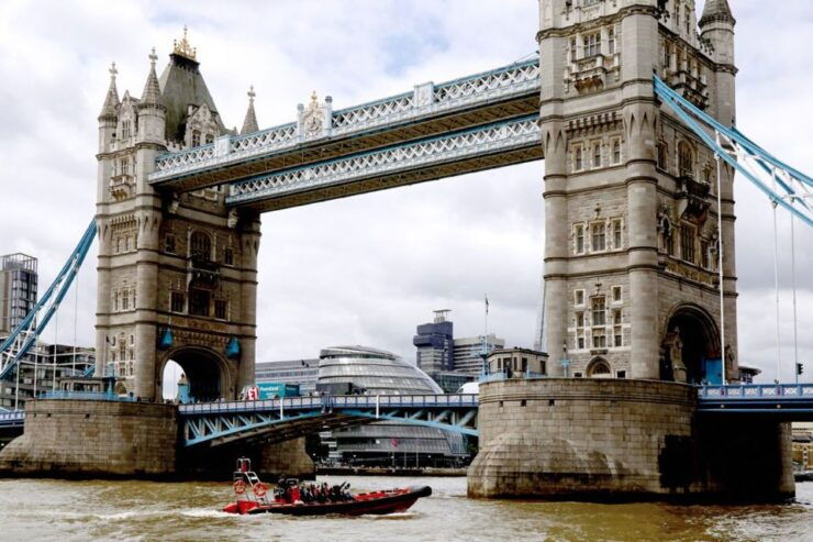 London: Private Speedboat Hire Through the Heart of the City - Experience Highlights of the Private Speedboat Hire