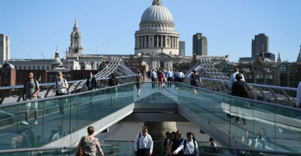 London: Private Taxi 50+ Sights Tour & St Pauls Cathedral - Group Size and Inclusions