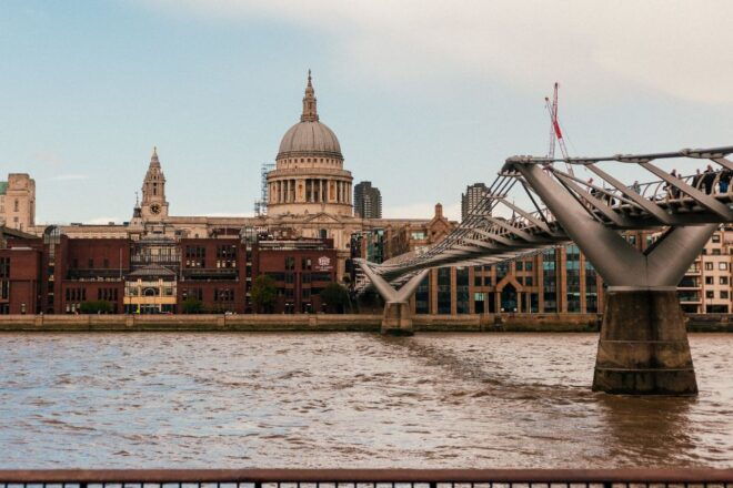 London: Private Tour With Locals – Highlights & Hidden Gems - Culinary Experience