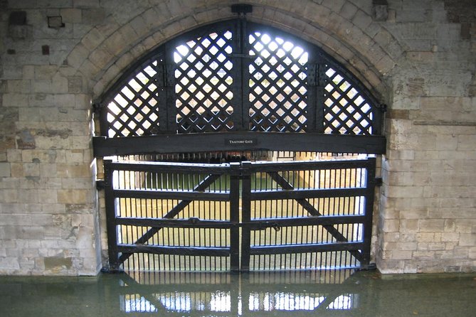 London Private Walking Tour: The Tower of London and Tower Bridge - Tour Highlights