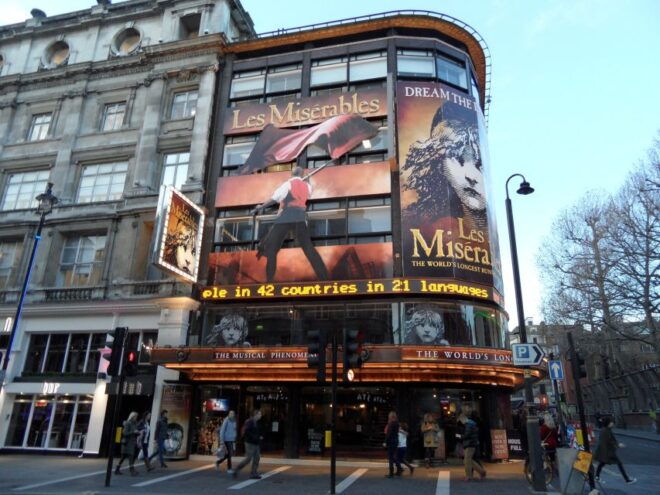 London: Private Walking Tour to Best Christmas Sites - Tour Itinerary