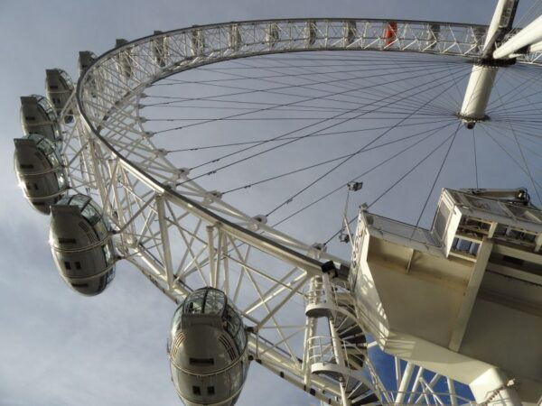 London: Private Walking Tour to Best Christmas Sites - Stop by Covent Garden Market