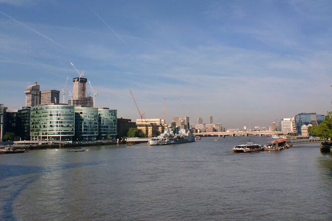 London Private Walking Tour With a Professional Guide - Pass By These Notable Landmarks in London