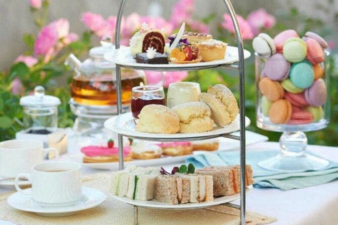 London Private Walking Tour With Brazilian Portuguese Guide - Pickup Details and Accessibility