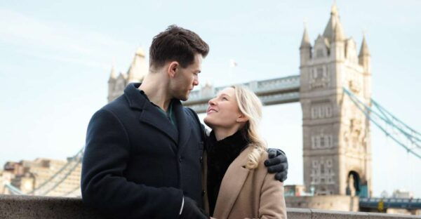 London: Professional Photoshoot at Tower Bridge - Meeting Point and Photographer Identification
