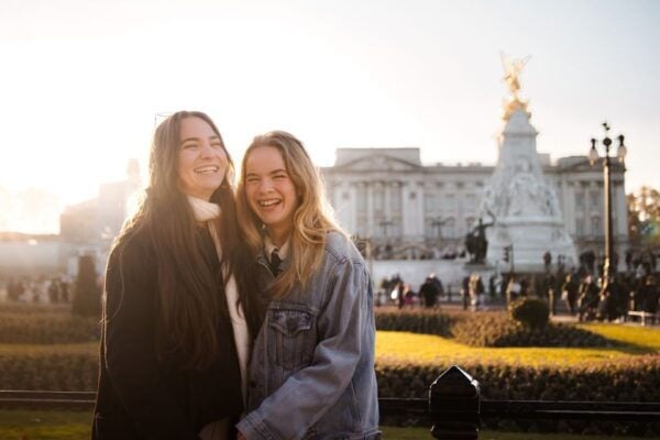 London: Professional Photoshoot Outside Buckingham Palace - The Sum Up