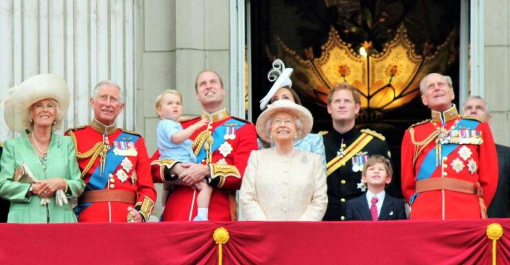 London: Queen Elizabeth Guided Walking Tour - Booking and Availability