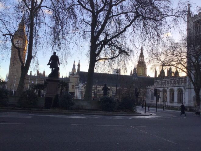 London: Queen Elizabeth II Private Walking Tour - Highlights of the Tour