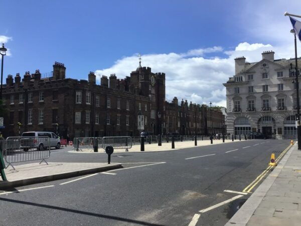 London: Queen Elizabeth II Private Walking Tour - Reserve Now & Pay Later