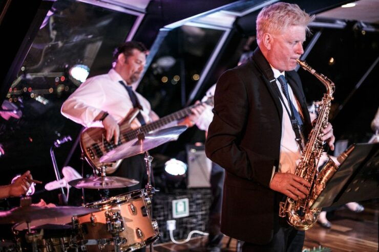 London: River Thames Dinner Cruise With Live Jazz - Experience Highlights