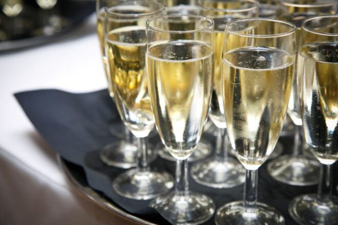 London: River Thames Dinner Cruise With Live Jazz - The Sum Up