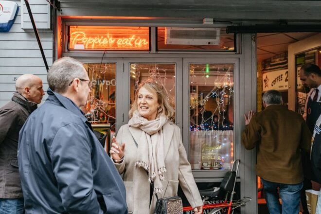 London: Rock and Roll Taxi Tour - Personalized Experience With a Live Tour Guide