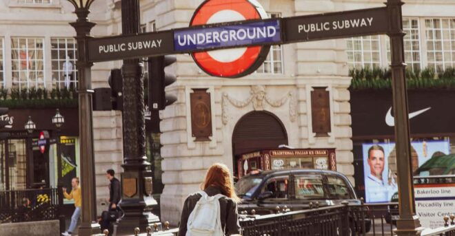 London: Rock & Roll Highlights Walking Tour - Guide and Language