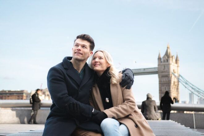 London: Romantic Professional Photoshoot For Couples - Receive High-Resolution, Professionally Edited Images