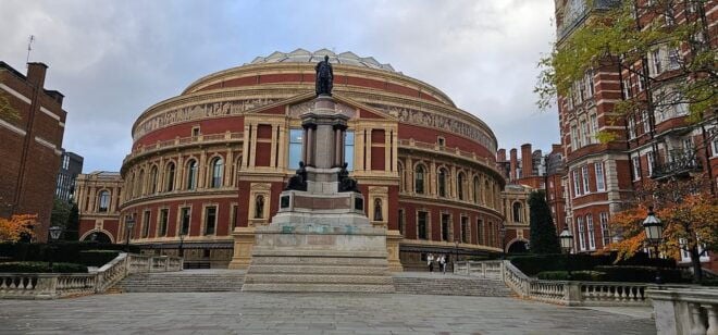 London: Royal Kensington Walking Tour - Reserve and Pay Later