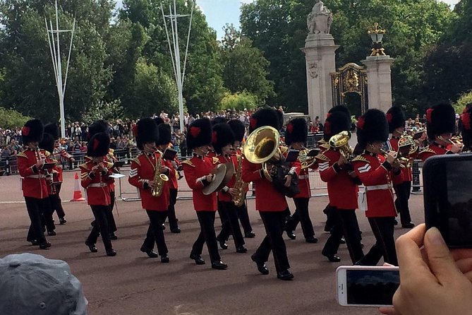 London Royal Landmarks Tour With Changing of the Guard - St. Jamess Park and Clarence House