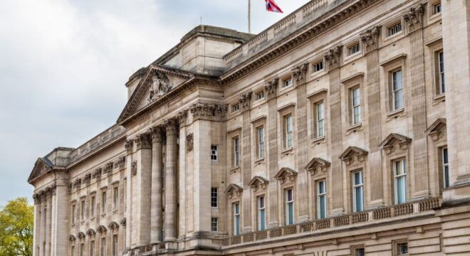 London: Royal London & Royal Palaces Walking Tour - Inclusions