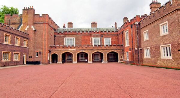 London: Royal London & Royal Palaces Walking Tour - Common Questions
