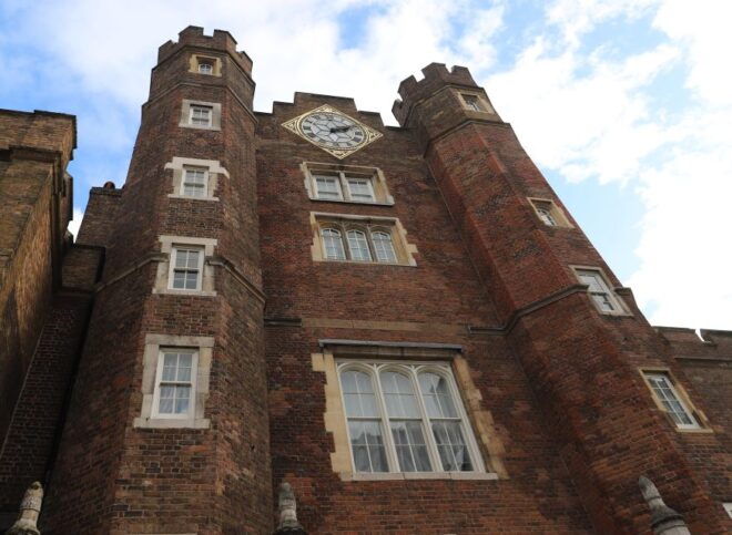 London: Royal Palaces Guided Walking Tour and High Tea - Full Description