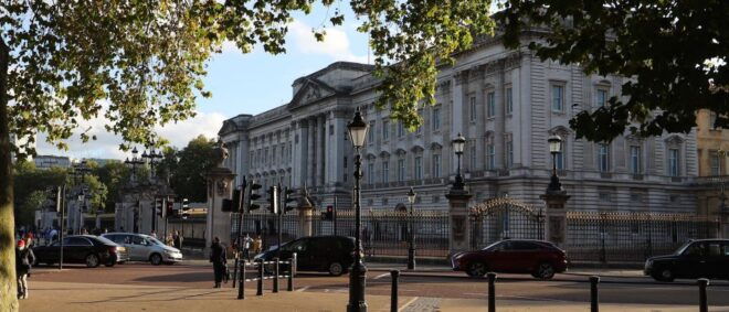 London: Royal Palaces Guided Walking Tour and High Tea - Important Information