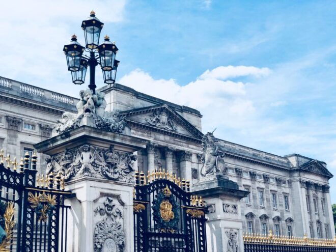 London: Royal Palaces Guided Walking Tour and High Tea - Customer Reviews
