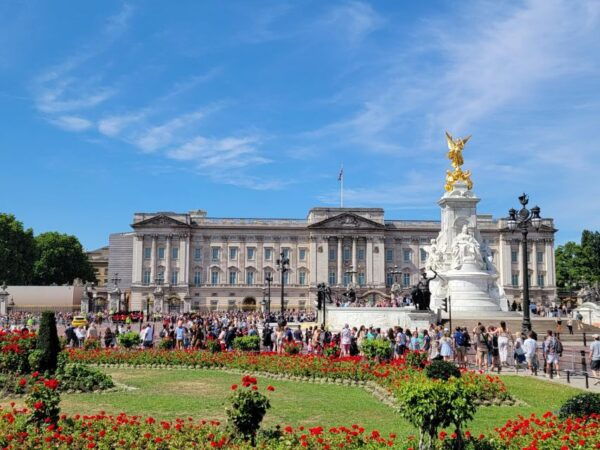 London: Royal Walking Tour and Buckingham Palace Audio Tour - Common Questions