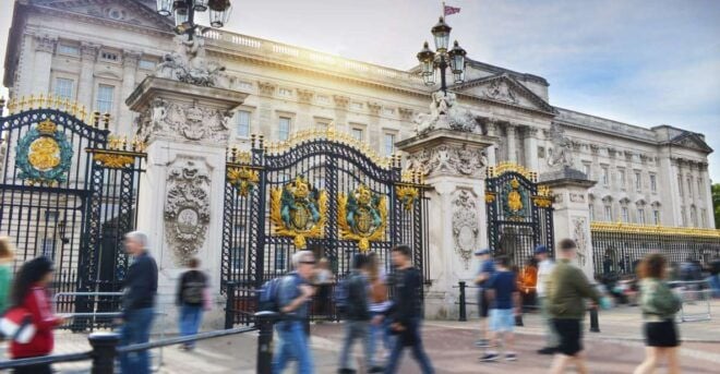 London: Royal Westminster and Buckingham Palace Walking Tour - Discovering Royal History