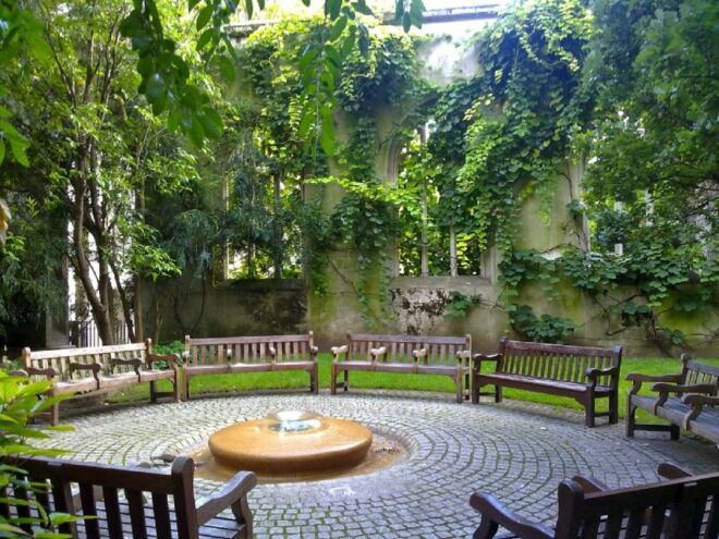 London: Secret Gardens of the City of London - Tranquility and Beauty of Secret Locations