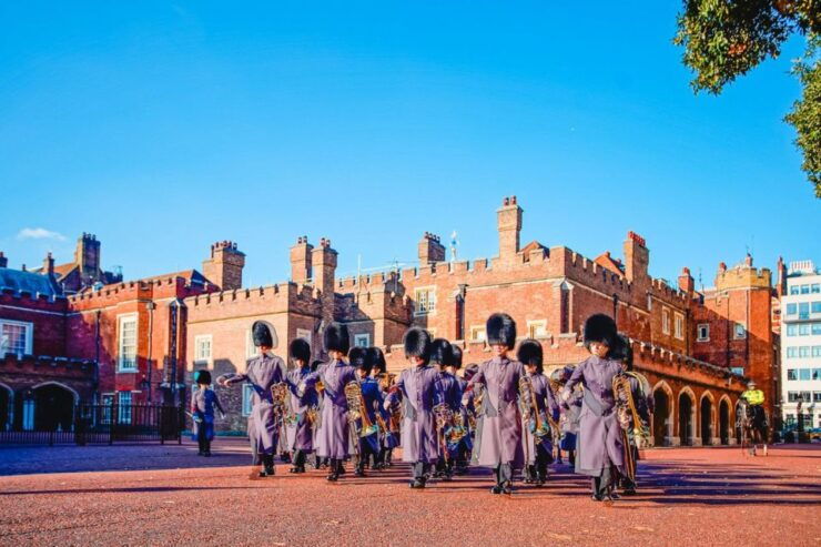 London: See 15 Top Sights and Eat 8 British Foods Tour - Buckingham Palace and Changing of the Guard