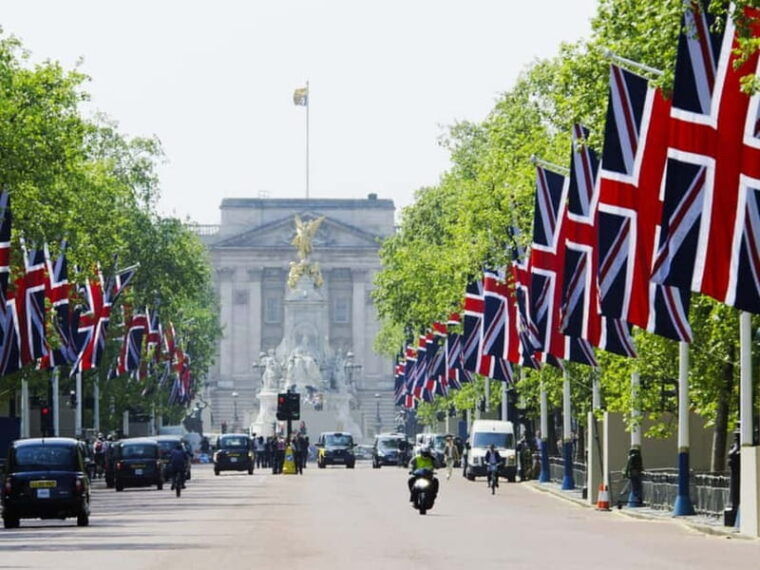 London: See 30+ Top Sights and Eat 8 British Foods Tour - Who Will Love This Tour?