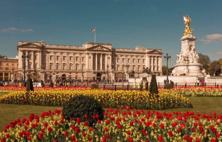 London: Self-Guided Mystery Tour by Buckingham Palace - Activity Details