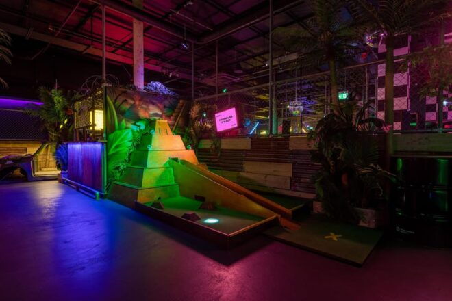 London: Shoreditch Junkyard Golf Tickets for 9 or 18 Holes - Location and Venue Amenities