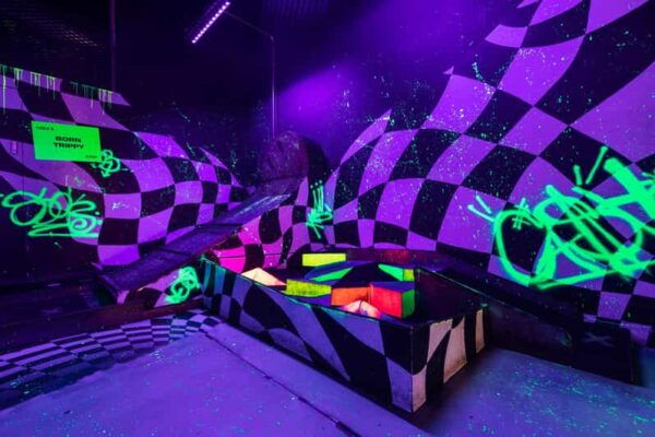 London: Shoreditch Junkyard Golf Tickets for 9 or 18 Holes - How to Save With Ticket Discounts
