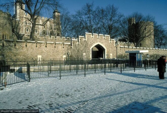 London: Sights and Sounds of Christmas Guided Half-Day Tour - Highlights of the Christmas Tour in London