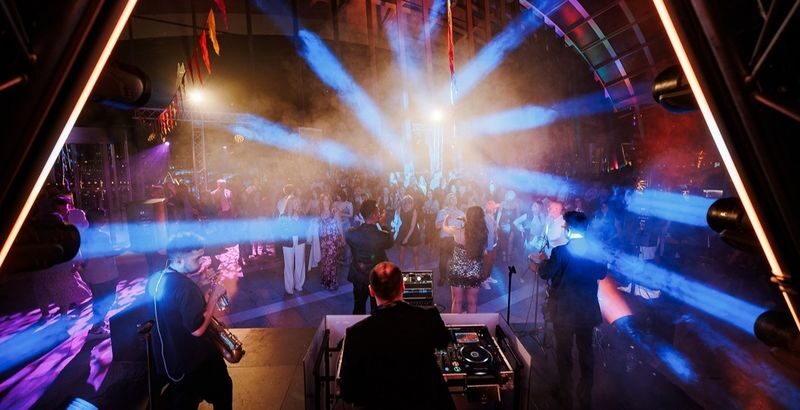 London: Sky Garden Music Night Ticket & Glass of Champagne - Music, champagne and a place to sit
