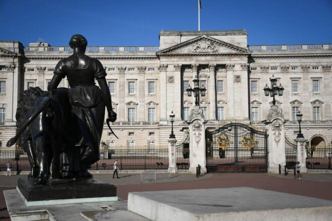 London: Taxi 50+ Sights Private Tour & Thames River Cruise - Accessibility and Comfort