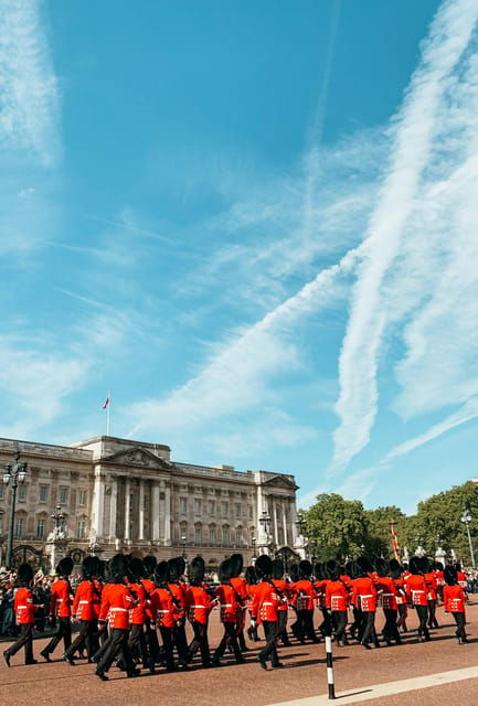 London Taxi Tours: Unveiling the Citys Treasures in Style - Guided Experience Details