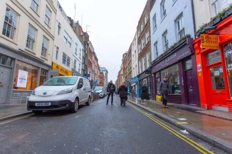London: Taylor Swift London Boy Walking Tour - The Sum Up